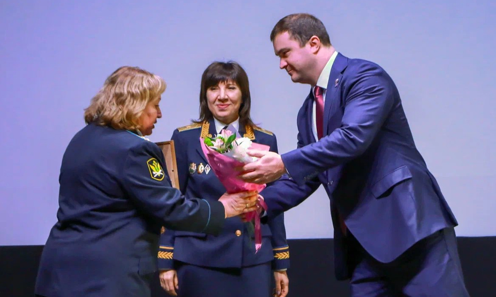 Виталий Хоценко наградил сотрудников службы судебных приставов