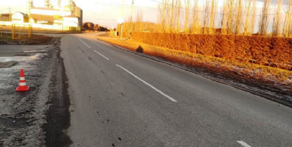 В Омской области водитель сбил на дороге 14-летнюю девочку