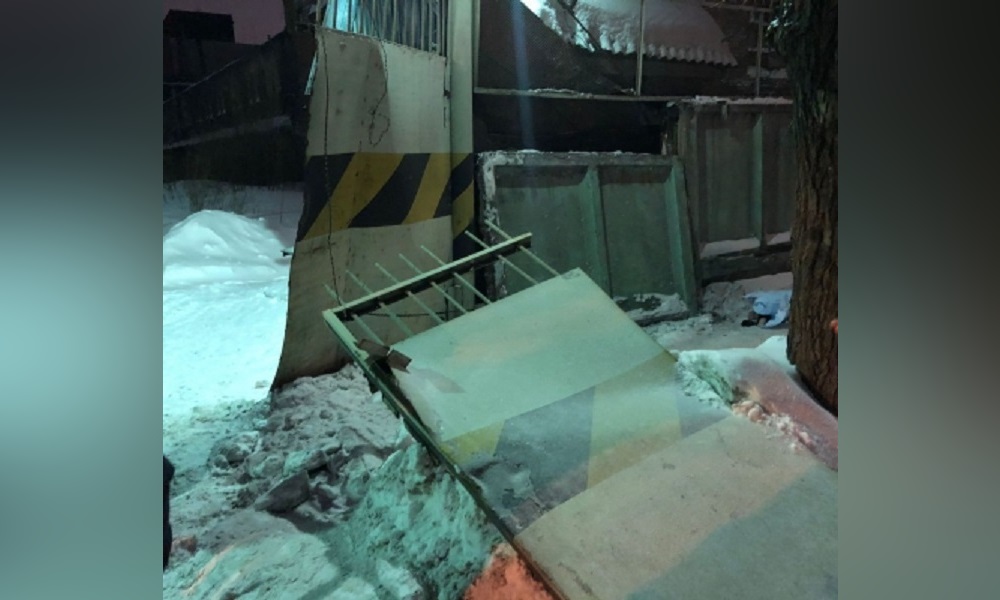 В Омске осудили виновного в смерти пенсионерки, которую раздавило железобетонной панелью