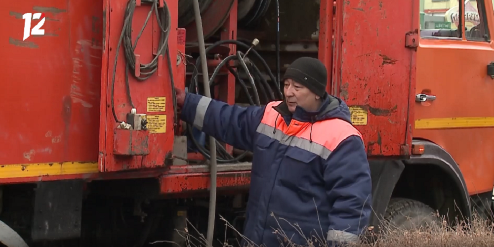 Омские дорожники продолжают борьбу с последствиями резкого наступления весны