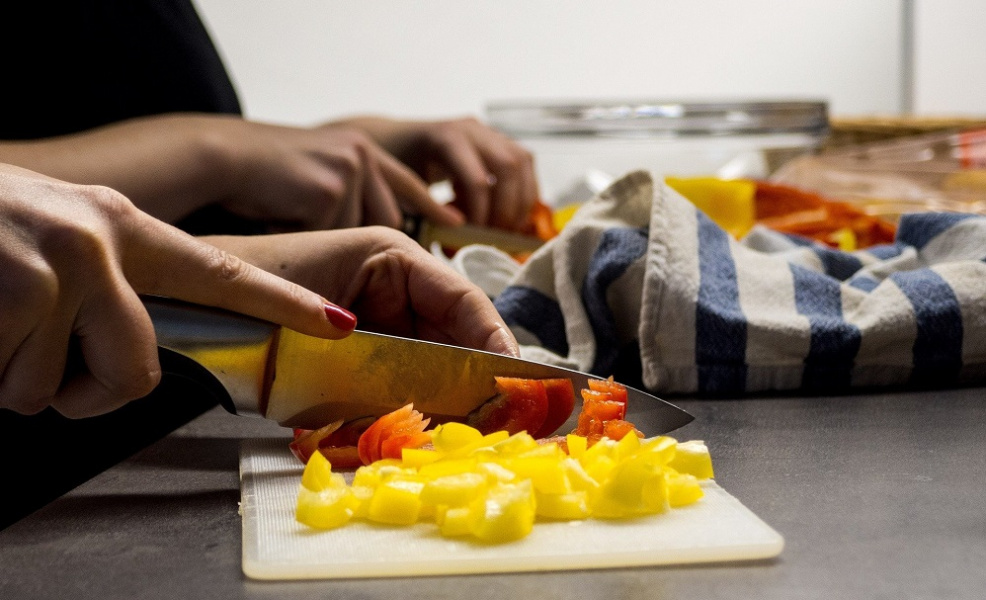 В Исилькульском районе женщина воткнула кухонный нож в своего сожителя 