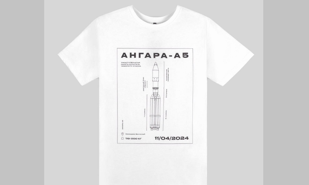 Роскосмос выпустил футболки с изображением космических ракет, которые создаются в Омске