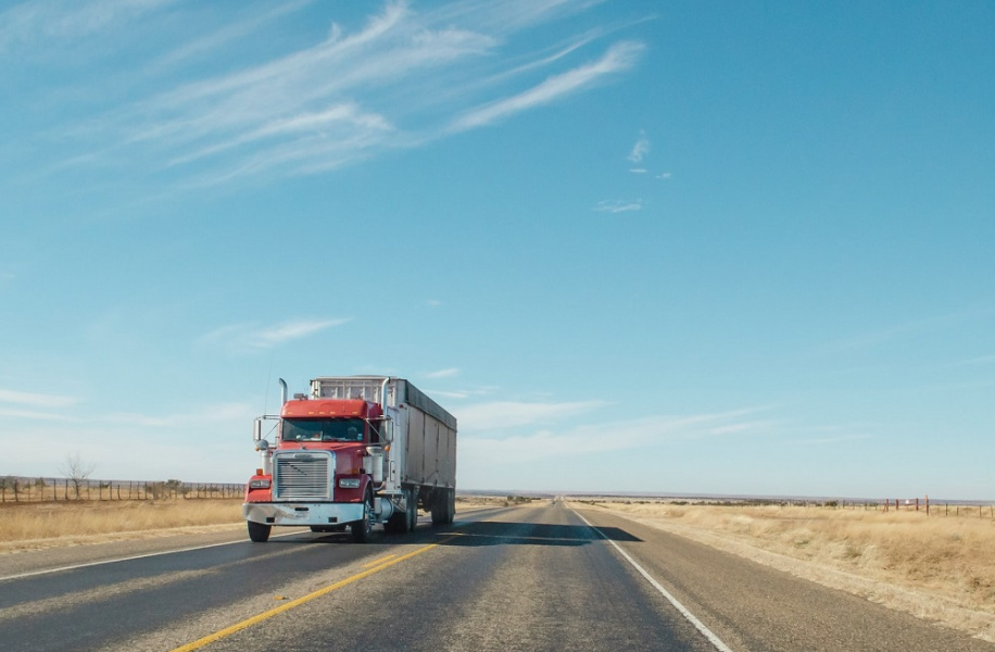 В мэрии больше не выдают разрешения большегрузам на движение по дорогам Омска