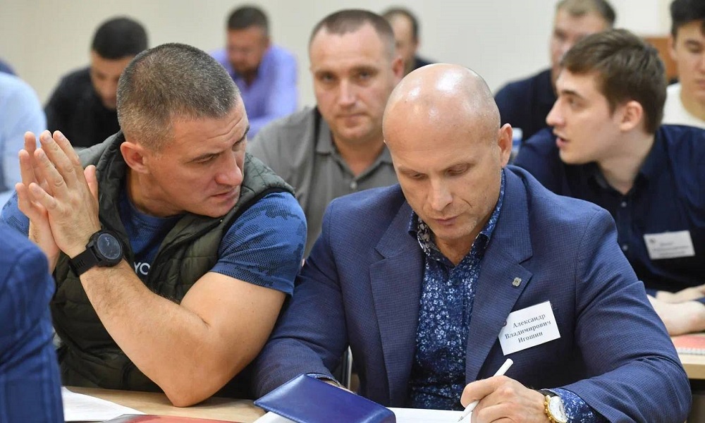 Победители конкурса «ПРОдвижение ГЕРОЕВ» изучают основы государственного и муниципального управления — рассказал Виталий Хоценко