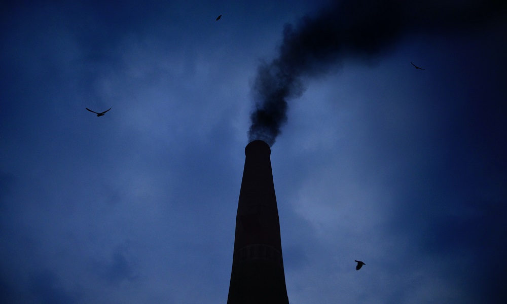 Росприроднадзор намерен проверить один из омских заводов из-за выбросов формальдегида 