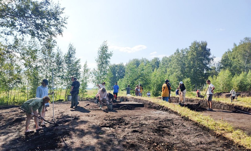 Омские археологи продолжают изучать уникальные курганы раннего железного века 