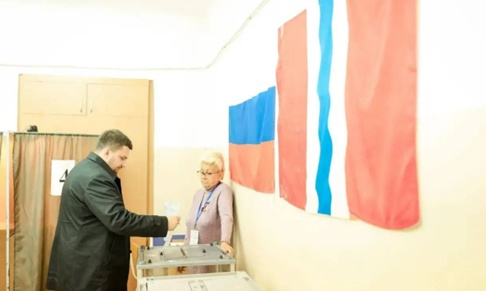 Семён Сокур посетил избирательные участки в своём округе, чтобы лично оценить ход голосования
