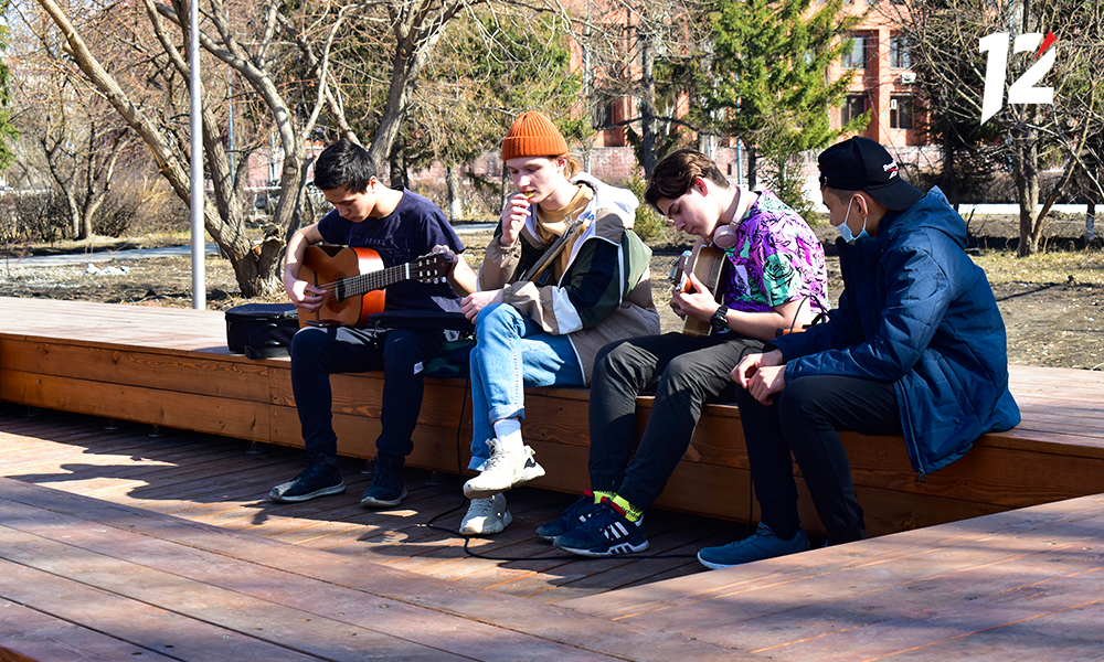 Зима закончилась, и плитку не размыло. Смотрим, как преобразилась омская Театральная площадь [ФОТОРЕПОРТАЖ]