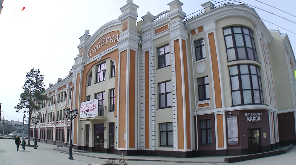 Предновогодняя премьера: «Галёрка» готовит комедию «Рабство мужей» 12+