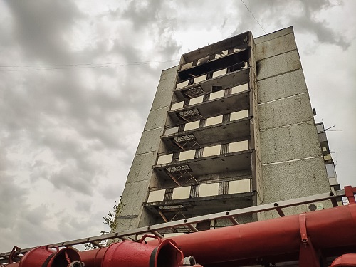 В Омске спасли 8 человек из загоревшейся девятиэтажки