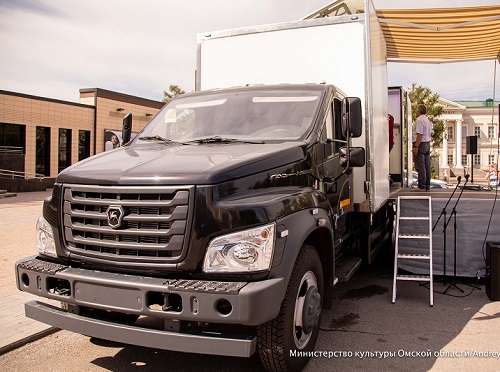 В Омскую область приехал первый Дом культуры на колёсах