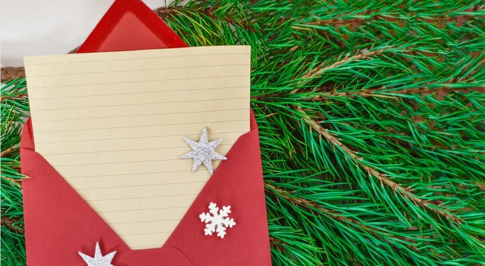 "Сказочная почта Деда Мороза" продолжает принимать письма от омичей