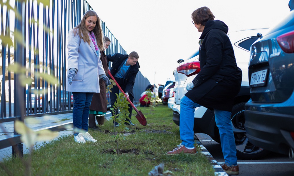 В Омске появилась аллея в честь юбилея ОмГУ