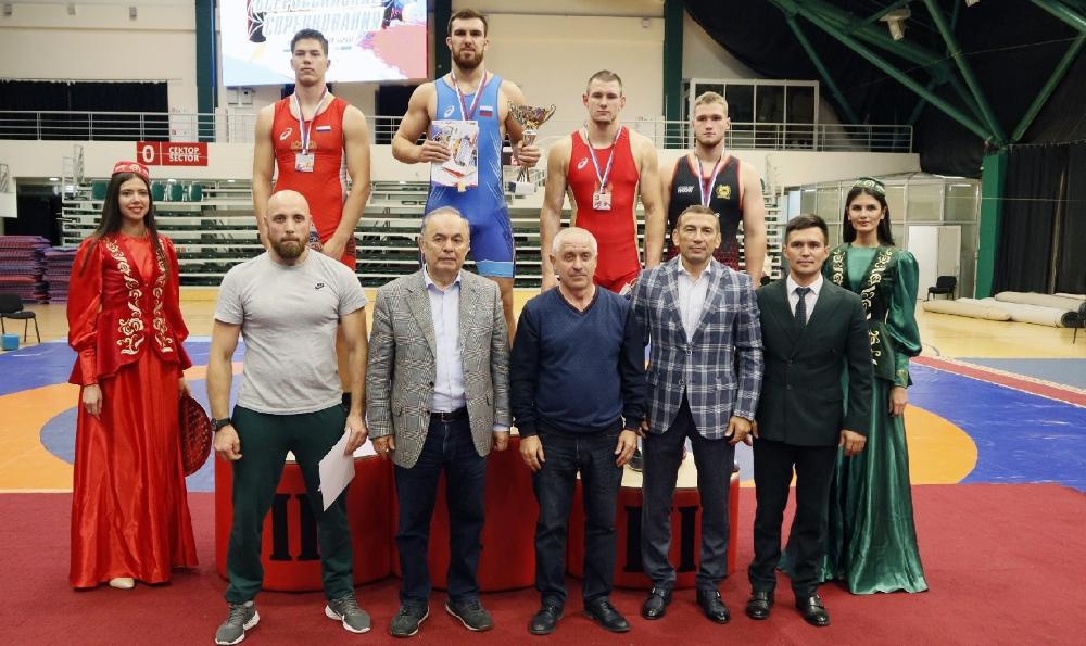 Омский борец Владислав Казанков завоевал серебро всероссийского турнира