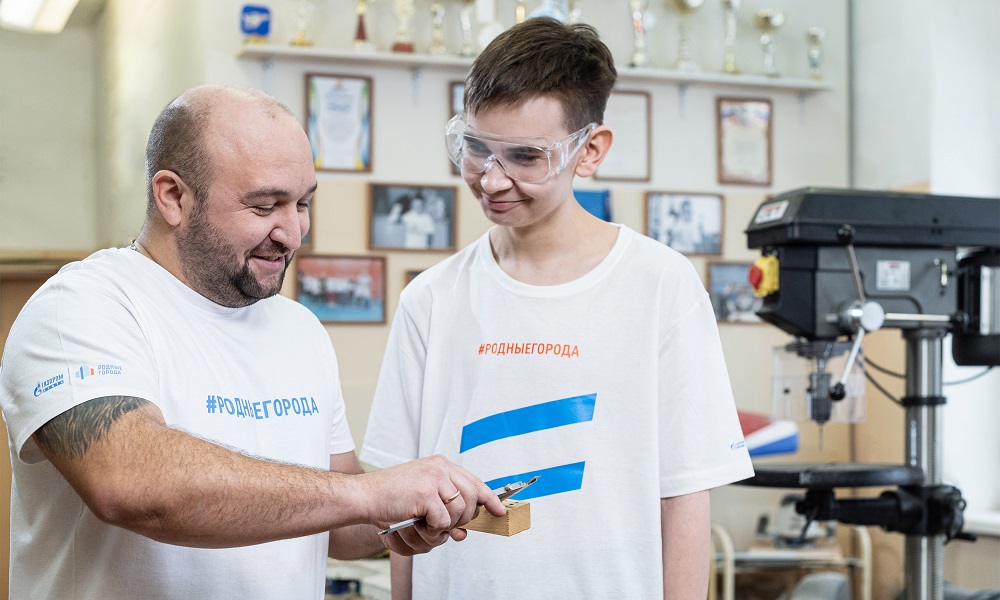 ОНПЗ помогает школьникам обучиться основам деревопереработки