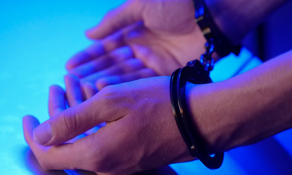 В Омске задержали супругов-закладчиков 