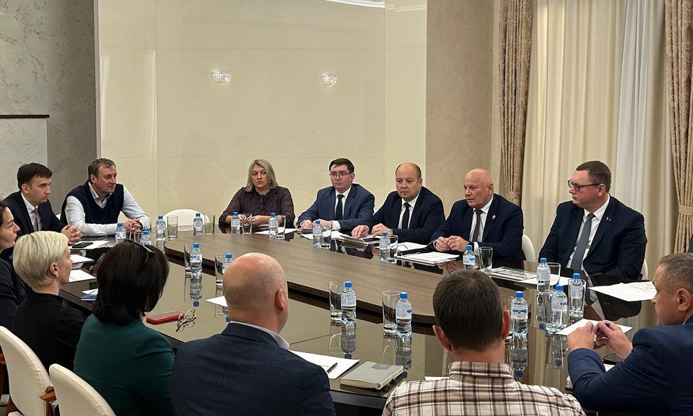 Глава минсельхоза Дрофа обменялся опытом в производственно-хозяйственной деятельности предприятий агропромышленного комплекса с минской делегацией