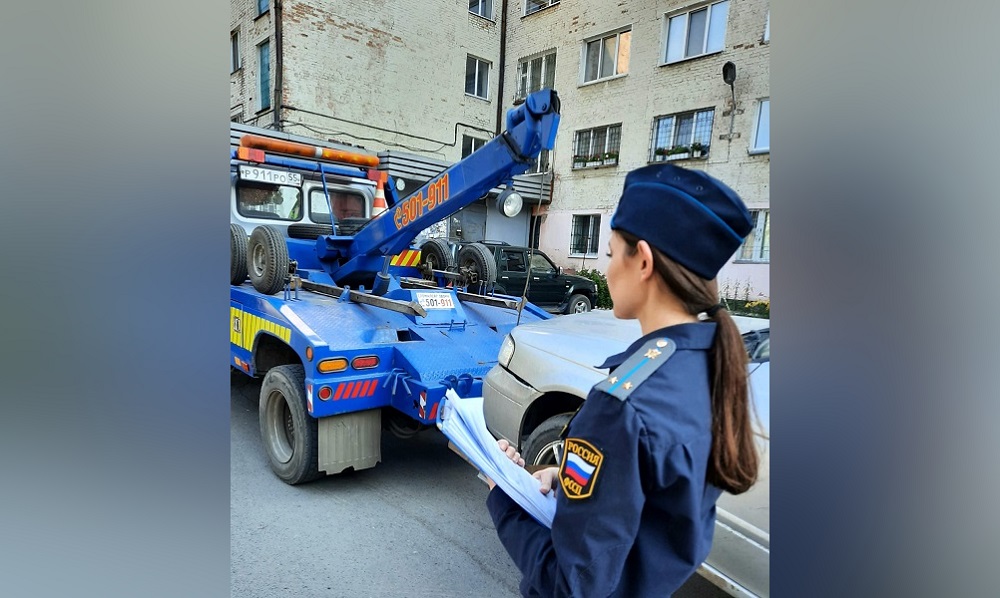 У омича арестовали автомобиль за затопление чужой квартиры