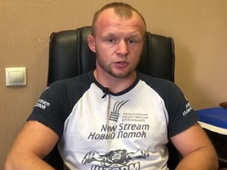 Александр Шлеменко пообещал помощь семье девочки, пострадавшей на Зелёном острове