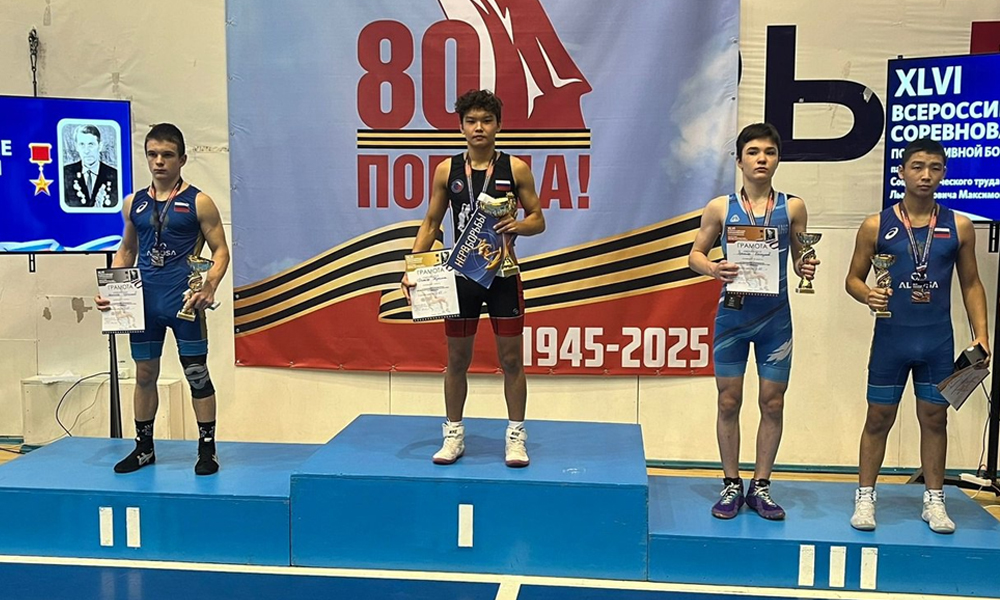 Омские борцы завоевали две медали на престижном турнире в Бердске