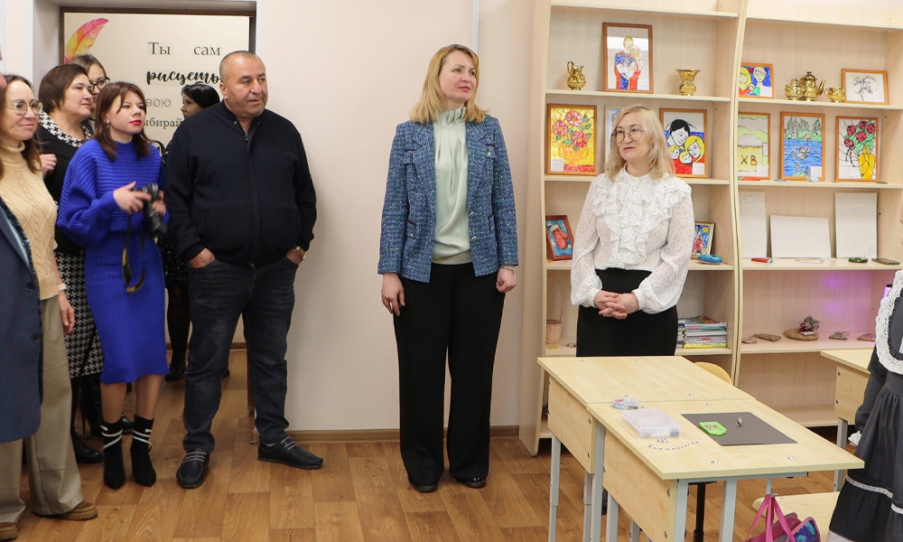 В Большеуковском районе депутат Госдумы Оксана Фадина открыла обновлённое здание детской школы искусств