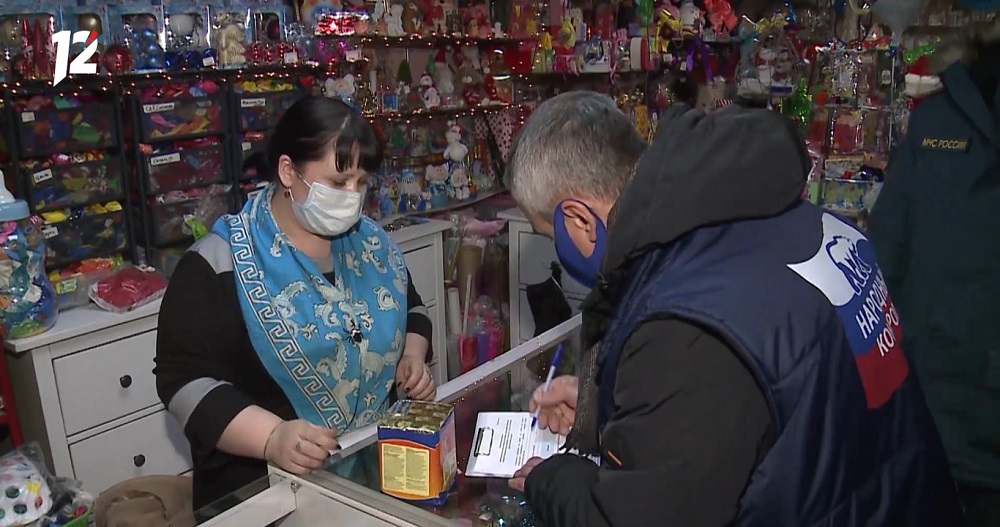 Омичи больше не смогут покупать фейерверки на остановках