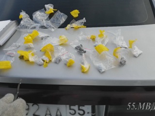 Омскому дворнику за торговлю наркотиками светит до 20 лет колонии