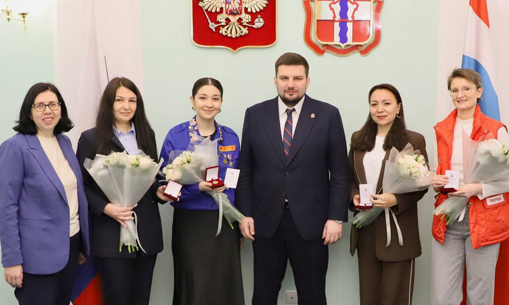 В День добровольца пять омских волонтёров удостоились региональных наград