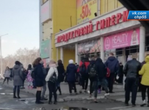 В Омске из торгового центра на Московке пришлось эвакуировать покупателей