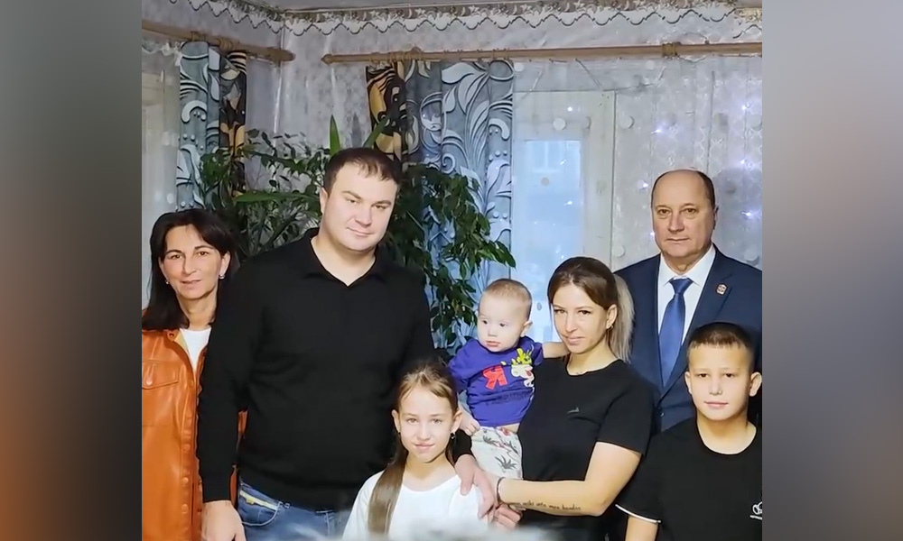 Виталий Хоценко навестил семью участника СВО из Москаленского района