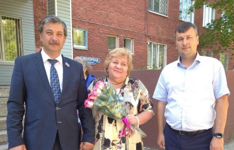 «Единая Россия» поздравила омских врачей и медсестёр 