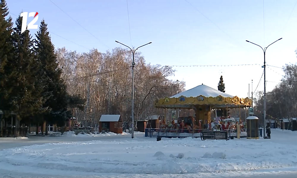 В омских парках из-за морозов закрыли аттракционы