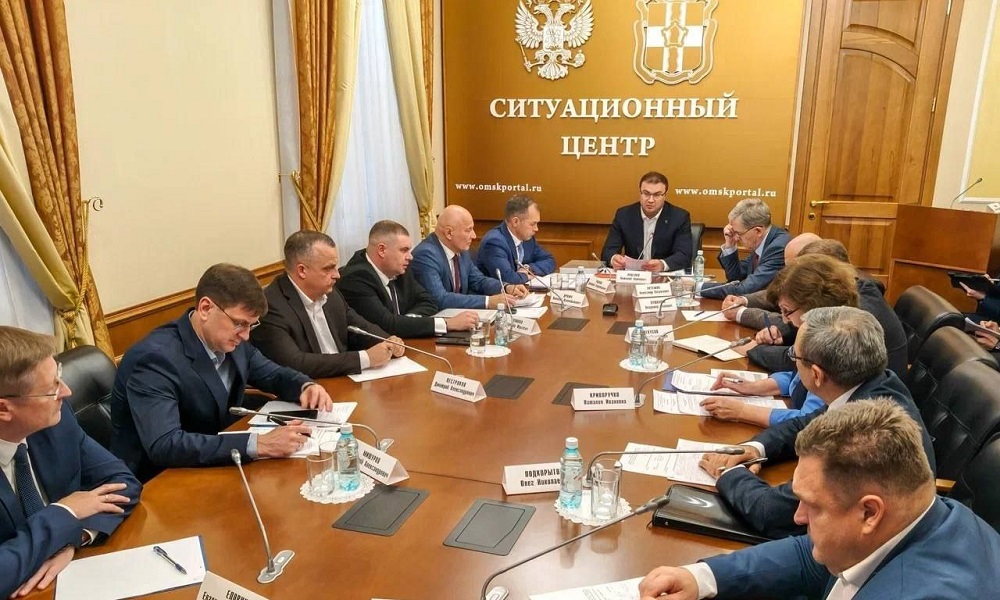 В ходе уборочной кампании на территории всей Омской области введут режим ЧС — заявил Виталий Хоценко