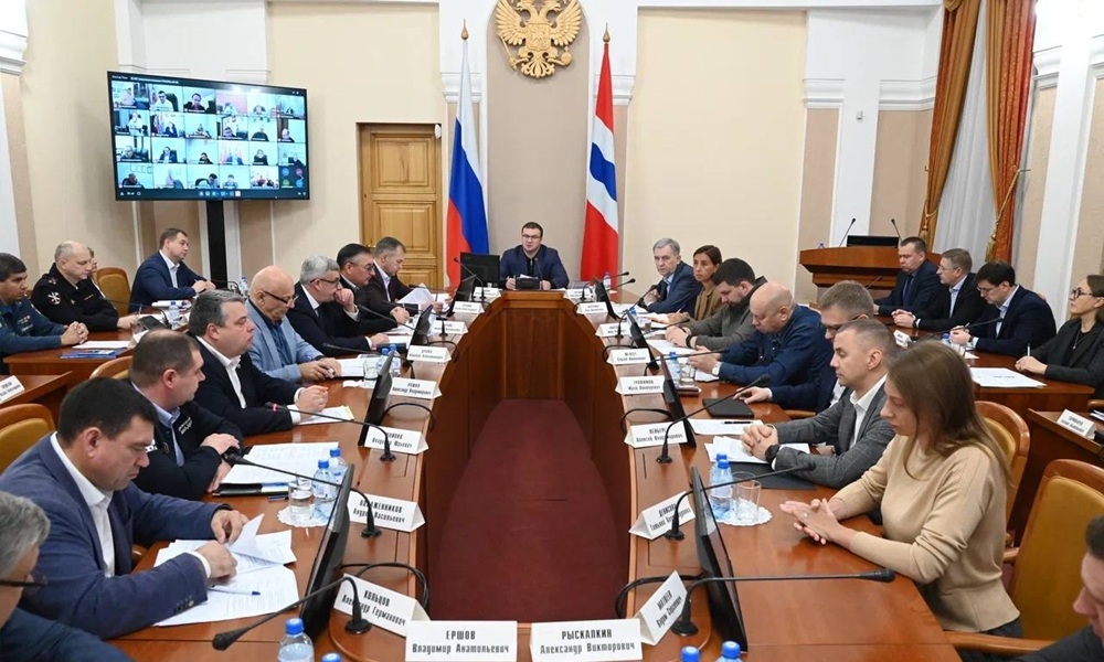 Губернатор Омской области Виталий Хоценко провёл оперативное совещание