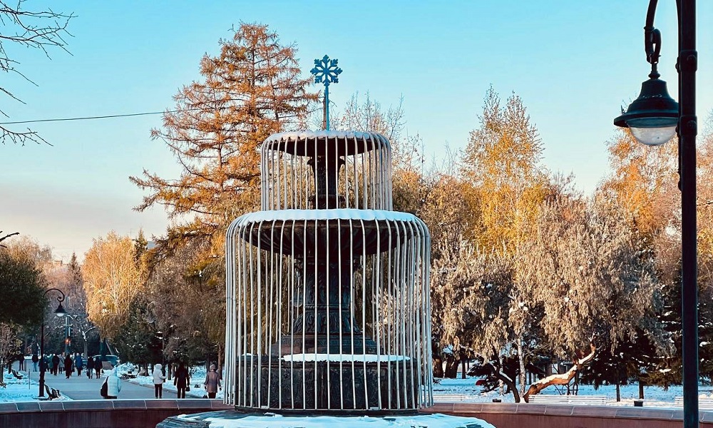 Новогоднюю иллюминацию на фонтане в сквере Дзержинского включат 1 ноября