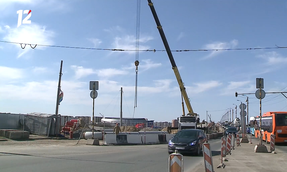 В мэрии Омска сообщили, что скорректировали расписание работы светофора на мосту имени 60-летия ВЛКСМ