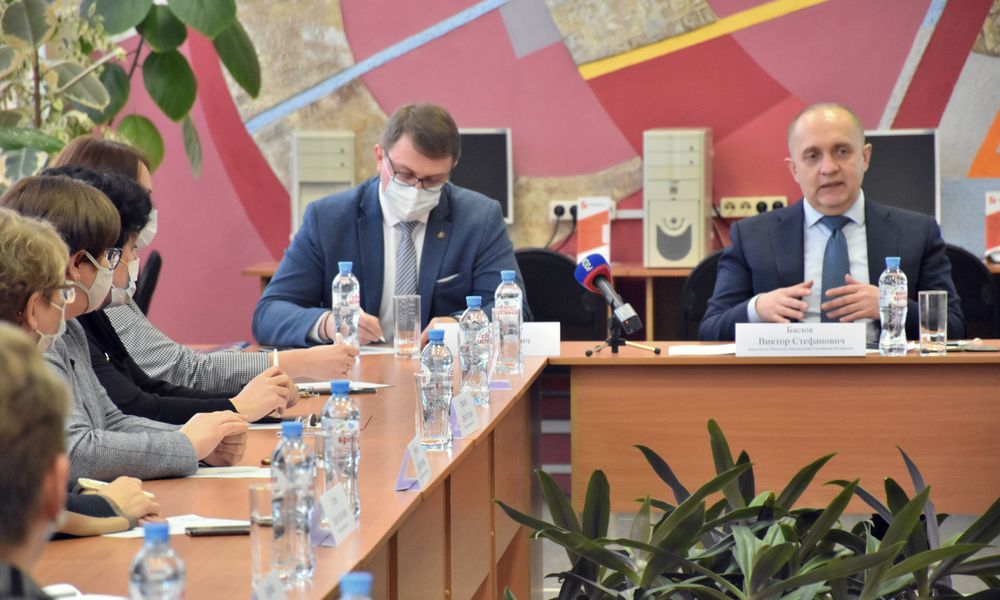 Стали известны подробности визита замминистра просвещения РФ в Омскую область