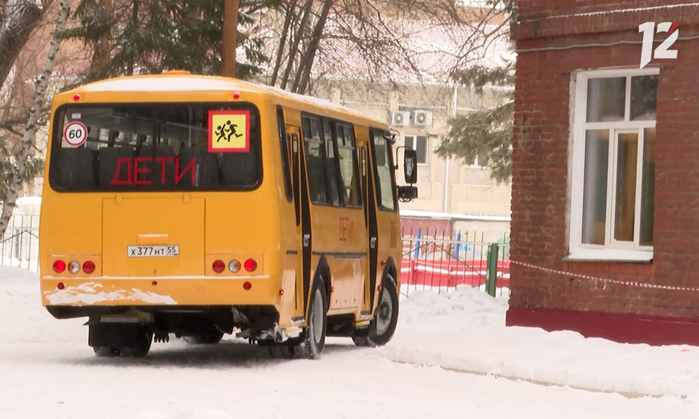 В Омской области в 2026 году на маршруты вышли 92 новых школьных автобуса