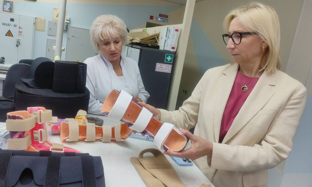 Ирина Варнавская посетила омское протезно-ортопедическое предприятие