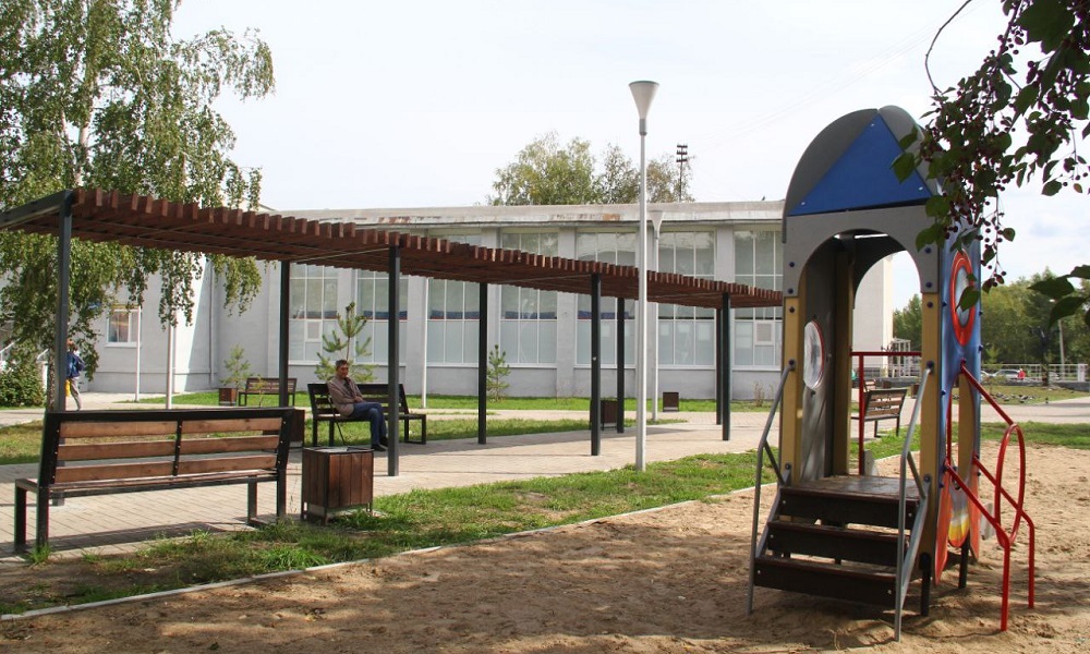 Мэр Омска остался недоволен тем, как руководство ДК «Звёздный» ухаживает за благоустроенной площадью