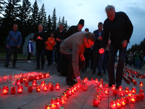 В Омске в акции "Свеча памяти" приняли участие ветераны, молодёжь и общественники