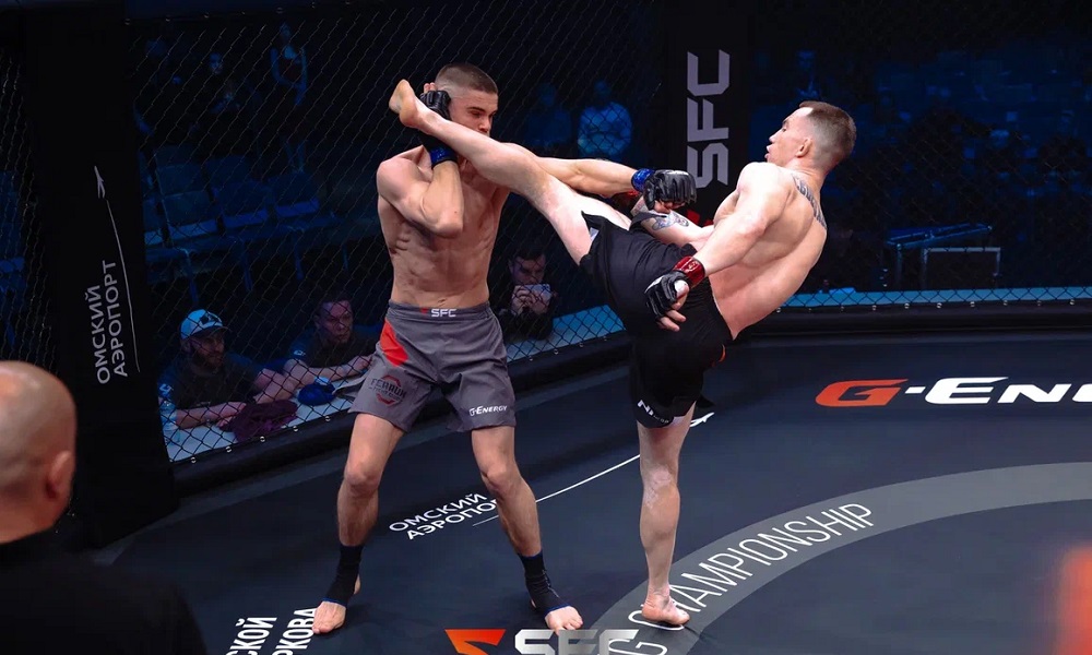 Александр Бурков поддержал омских бойцов на SFC