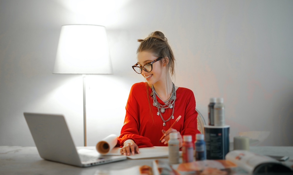 Кнут и пряник: похвала мотивирует лучше работать каждого третьего омича