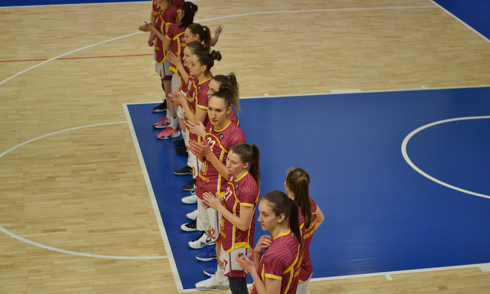 Омские спортсменки поздравили мужчин с 23 февраля 