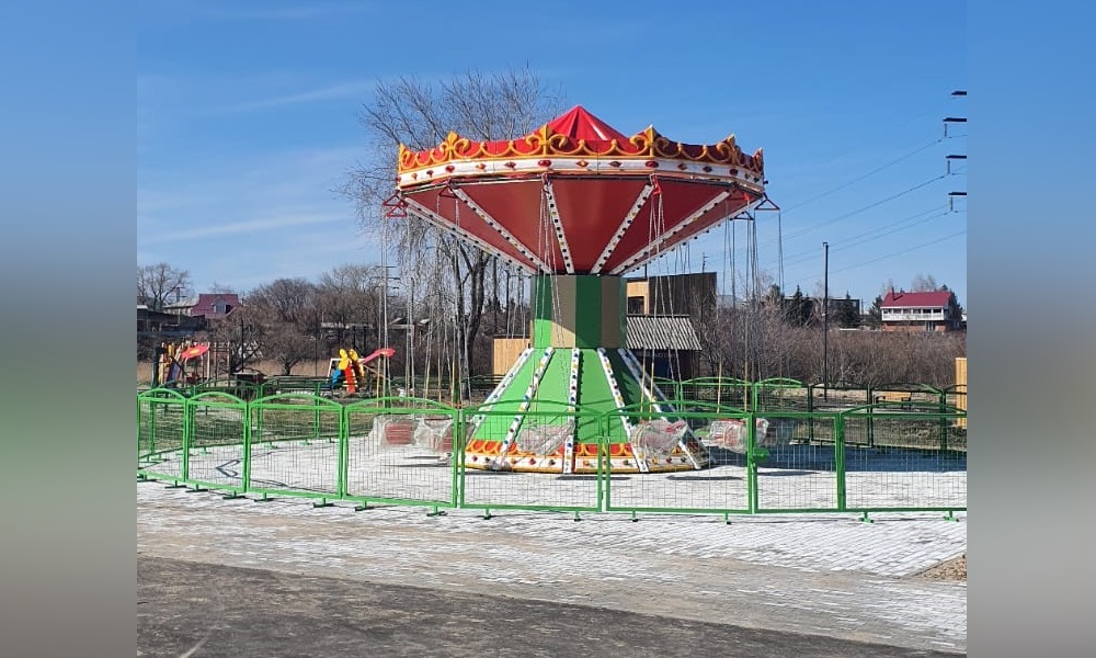 В парке «Калач на Оми» появилась новая карусель — подарок инвесторов для омичей