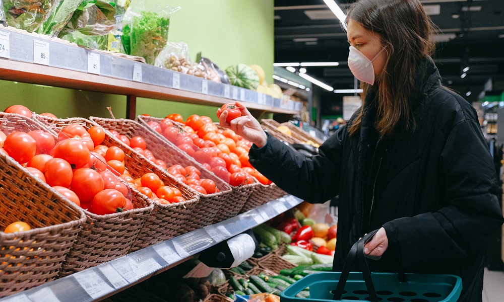 В Омской области надзорные органы нашли магазины с «просрочкой» 