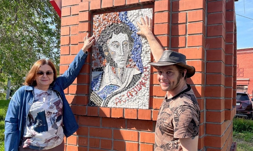 В Омске к 225-летию со дня рождения А.С. Пушкина создали памятную мозаику из природных камней