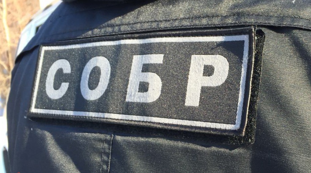 Директора крупной омской фирмы задержали при получении 600-тысячной взятки