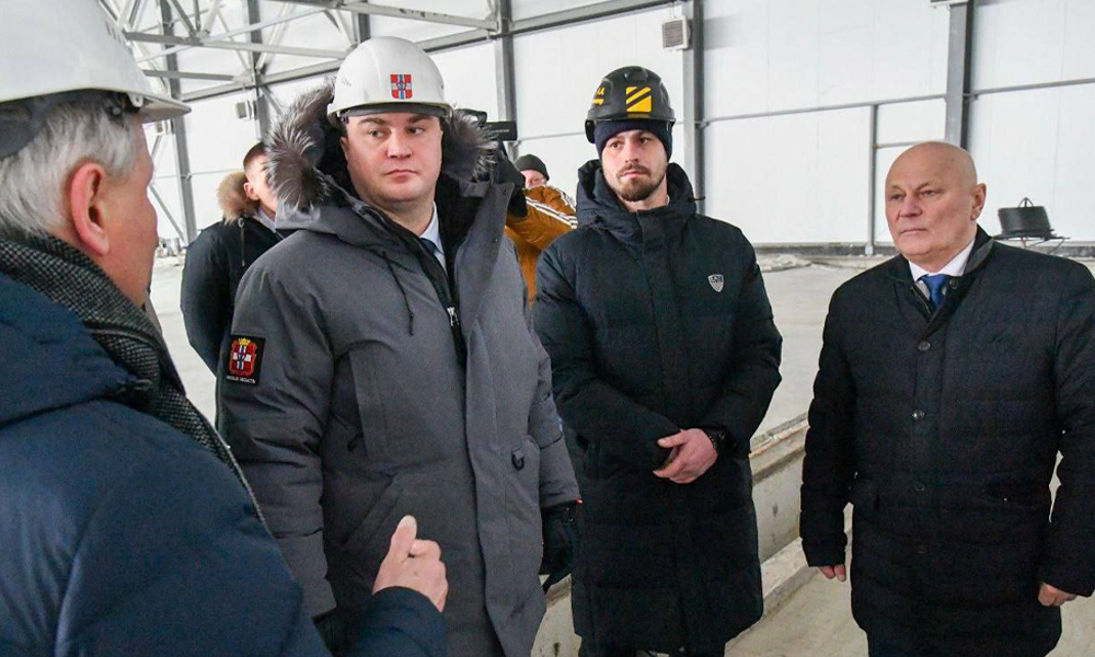 Виталий Хоценко проверил строительство ледового дворца в Калачинске
