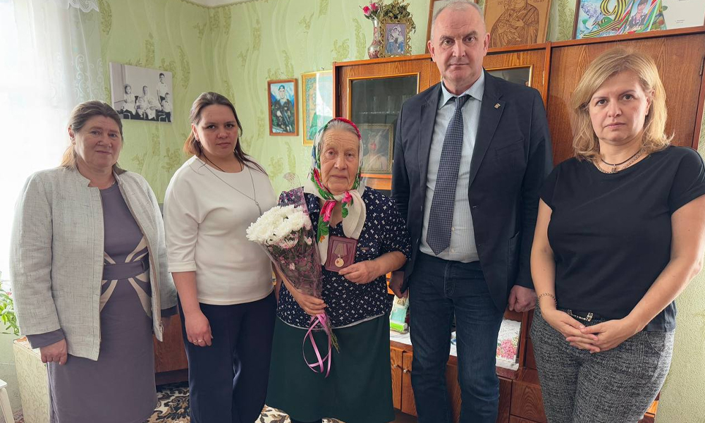В Русско-Полянском районе завершили вручение медалей к 80-летию Победы